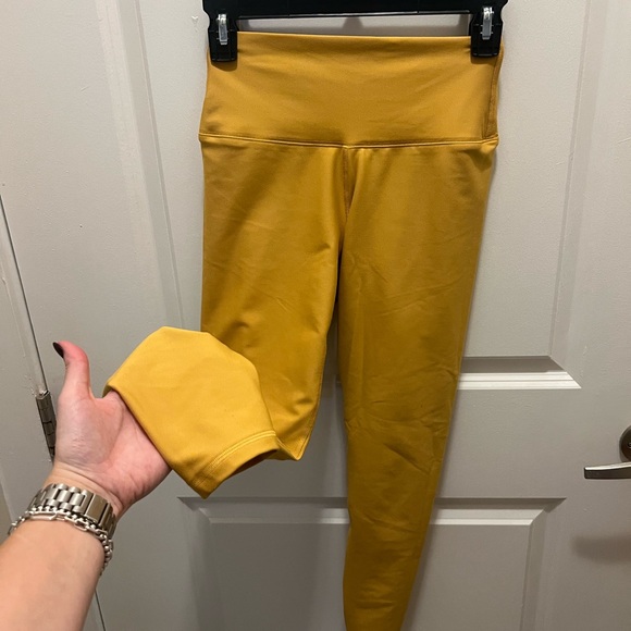 YPB Abercrombie Mustard Yellow Women's Leggings and active Top Set - Picture 6 of 8
